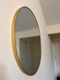 Large round mirror gold