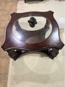 Crown Mark Madison coffee table | good condition