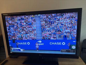 42” LG tv with base