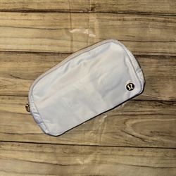 NEW Lululemon Light Gray Belt Bag – Gold Details