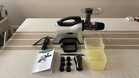 Omega NC1000 Slow Masticating Juicer