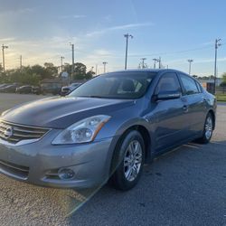 2010 Nissan Altima  Leather 