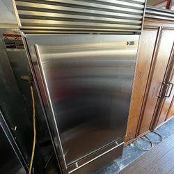 36” subzero built in refrigerator Bottom Frezzer Model 