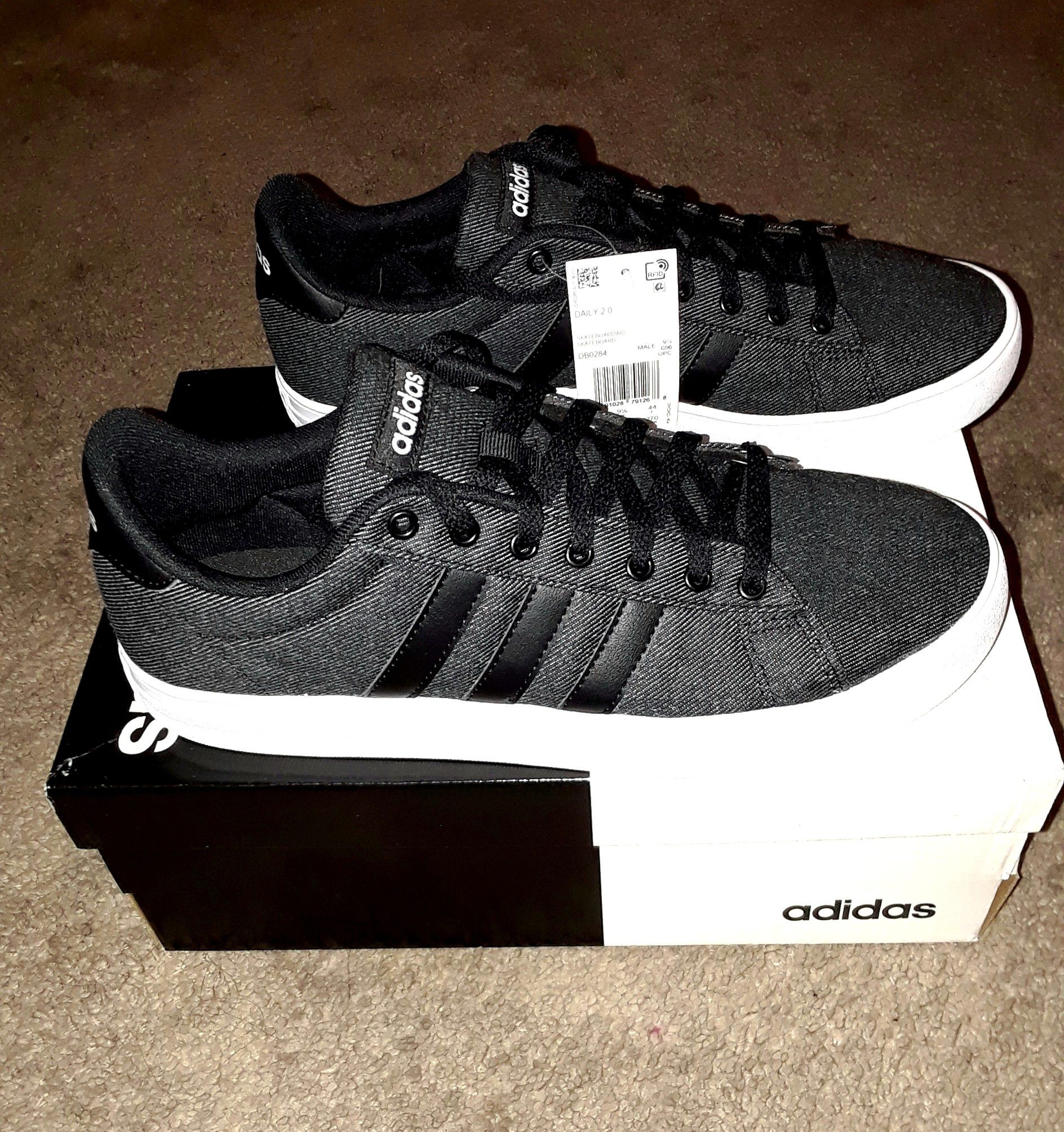 NEW ADIDAS SHOES FOR MEN SIZE 10 THEY COME WITH THE BOX $45