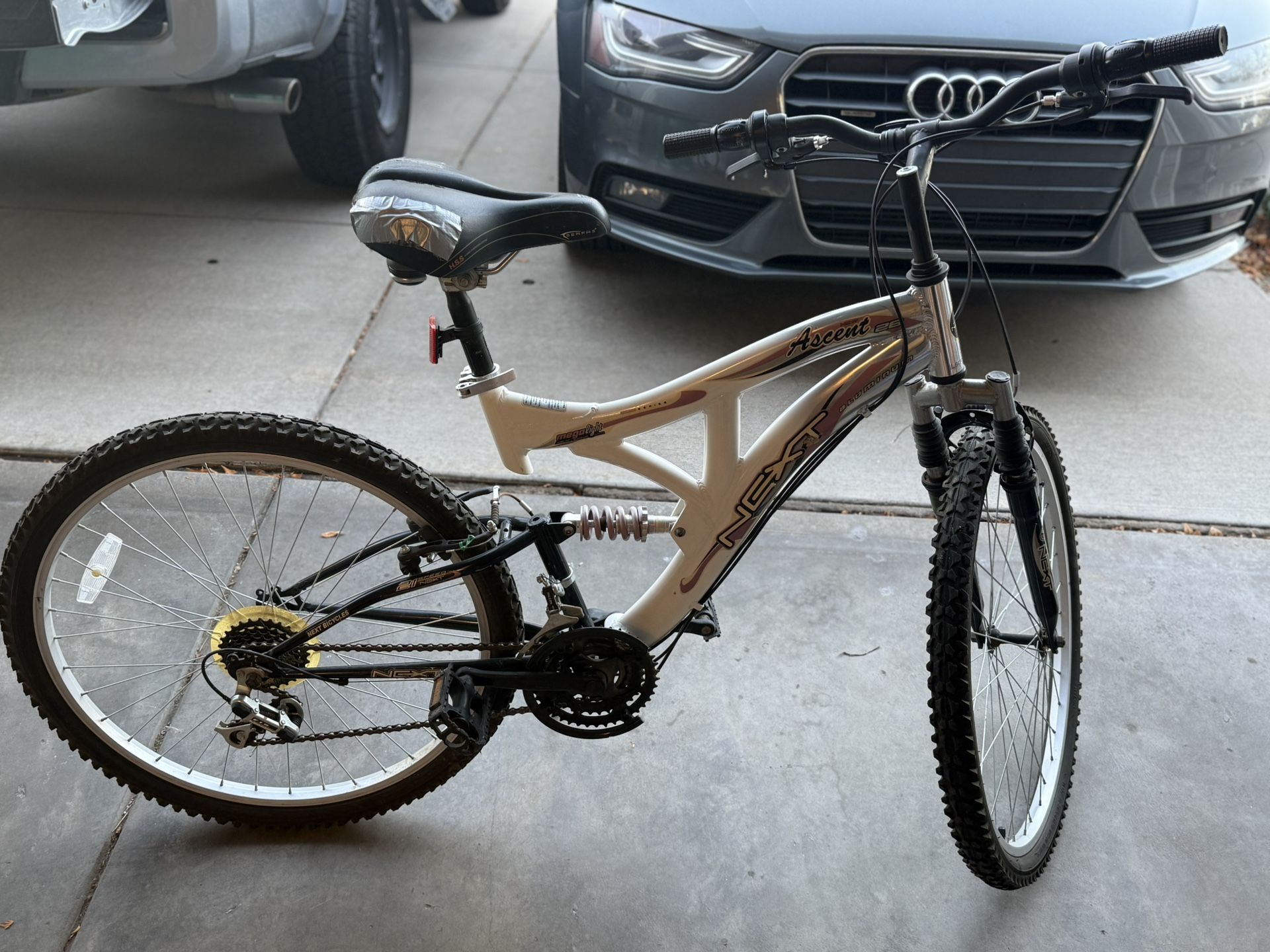 NEXT Ascent 26” Mountain hBike – Dual Suspension