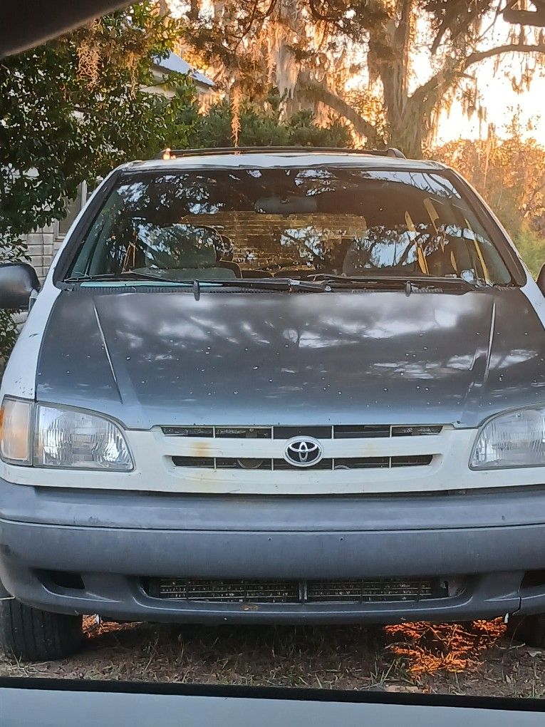 2000 Toyota Sienna