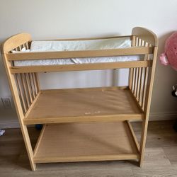 Dipaers Changing table