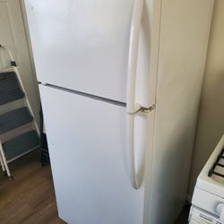 Frigidaire, FFTR1614TW0, White, H65 1/8 in W28 in D30 1/8 in