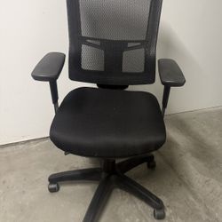 Uline Ergo Mesh Chair - Black 