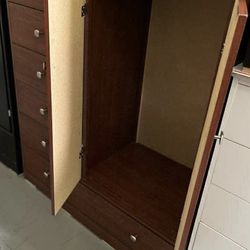 Large Pacoima Cherry Wardrobe