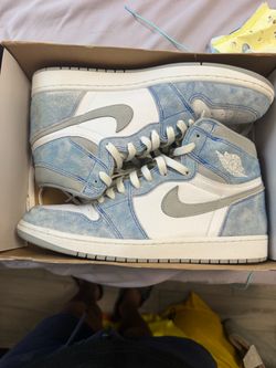 Air Jordan 1 High Hyper Royal Sneakers