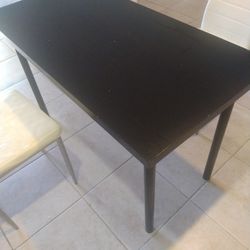 small table with 2 chairs
