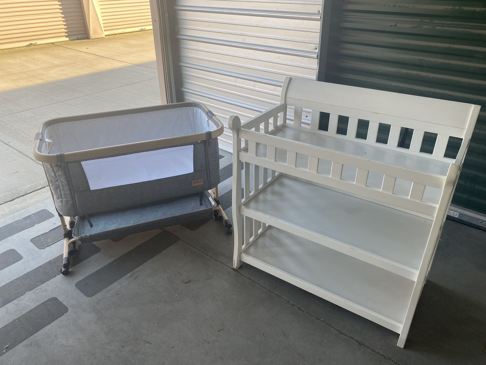 Amke Baby Bassinet & Changing Table 