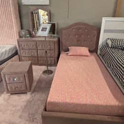 Beautiful Twin Bed Set