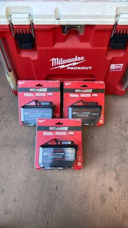 Milwaukee m18 RED LITHIUM FORGE HD 12.0 ah (NEW)