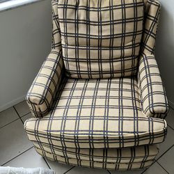 Henredon Chair (casters)