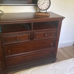 Queen Size Bedroom Set Five Piece