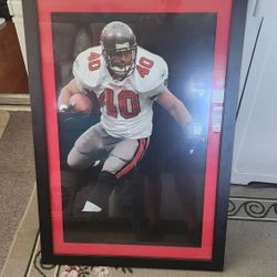 Bucs Framed Picture And Sign