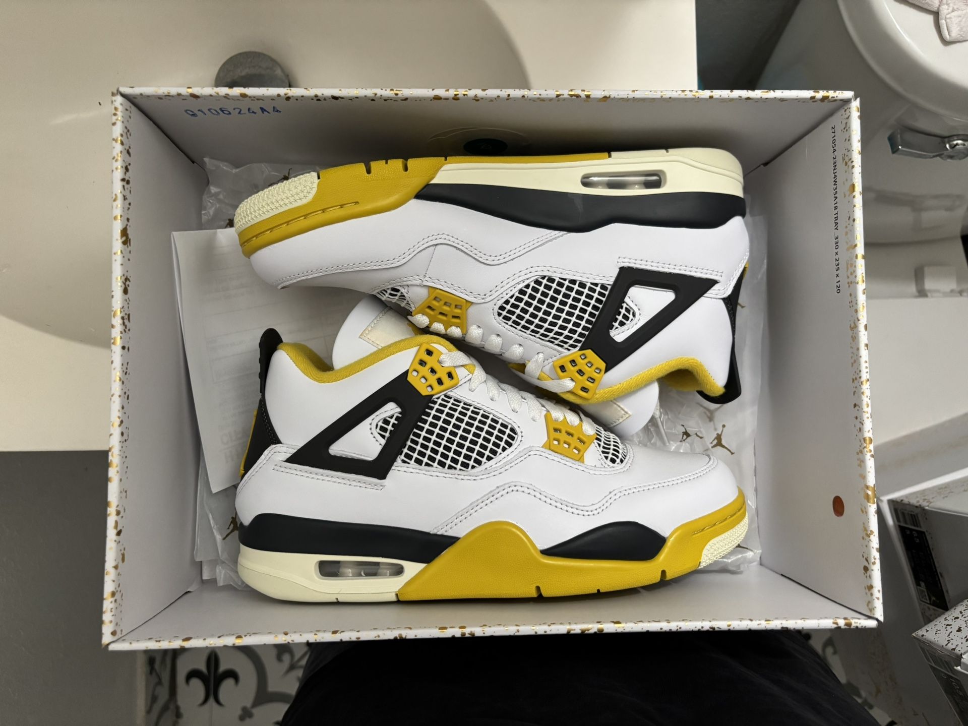 Ds Air Jordan Sulfur Yellow 4s Size 7M 8.5W