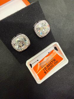 Moissanite ear rings