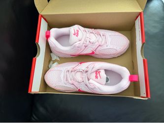 Pink Nike shoes in size 3