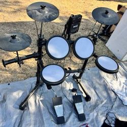 Electronic drum set
