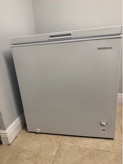 INSIGNIA CHEST FREEZER