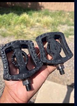 GT WING PEDALS 1/2