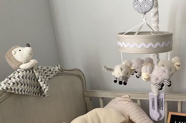 Lambs & Ivy  Gray  Manuel Musical Baby Crib Accessories 