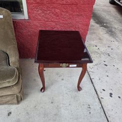 Queen Anne Style End Table With Storage Drawer