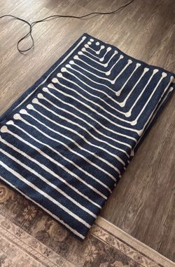 Ruggable 8x10 Navy Blue and White Geometric Area Rug