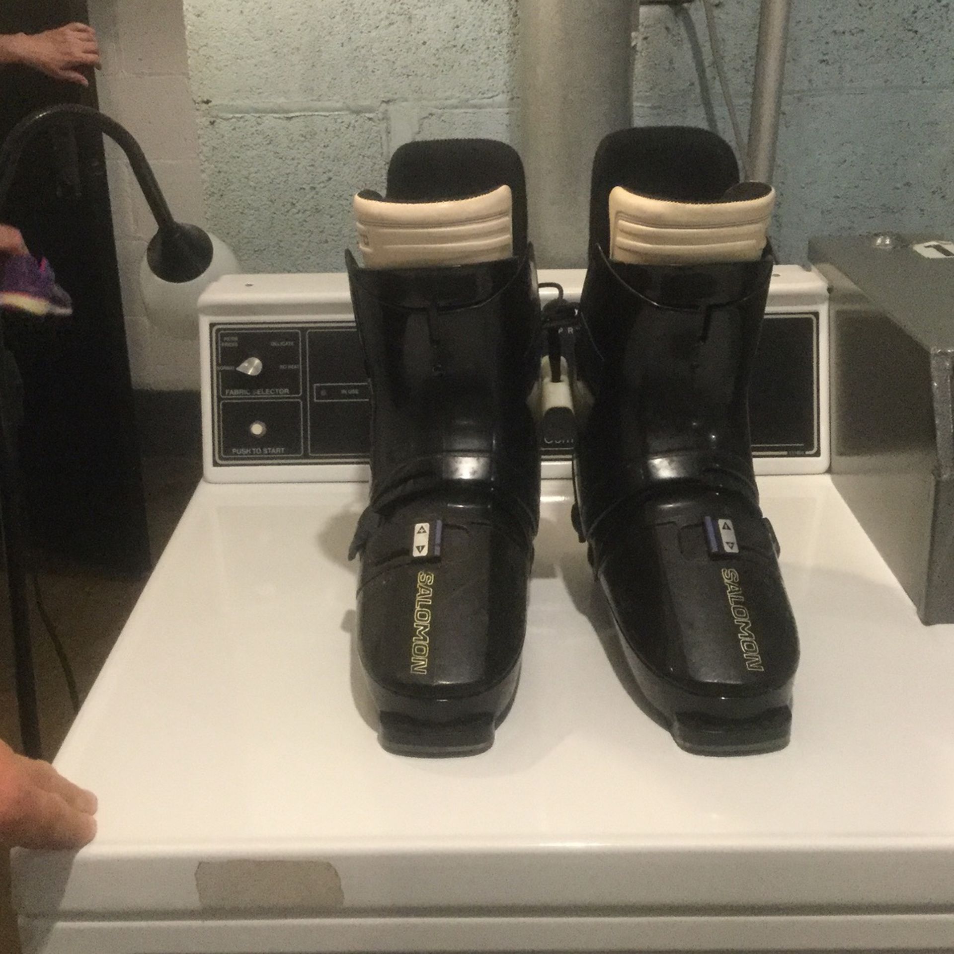 Salomon Ski Boots Size 325.