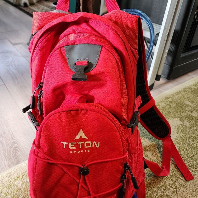 TETON Sports 18L, 22L Oasis Hydration Backpack & TETON Sports Trailrunner 2L