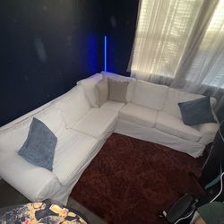 White Sectional Couch – Clean, Comfortable & Modern Look