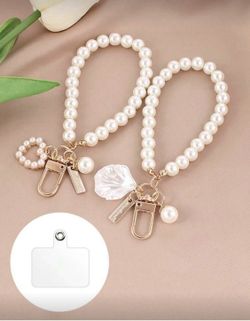 Simple pearl phone strap with shell heart pendant. Stylish, lightweight, and great for gifts.