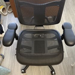 Used Ergonomic Office Chair - Super Comfy