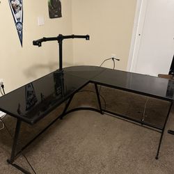 Gaming desk with monitor mount