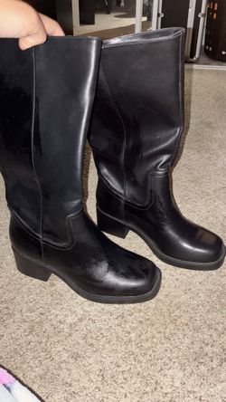 black winter boots