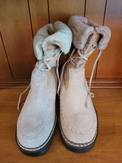 NEW Blondo Tan Suede Shearling Mukluk Winter Boots Womens 8 Canada Never Worn. Top is discolored for Sale in Plainfield IL OfferUp