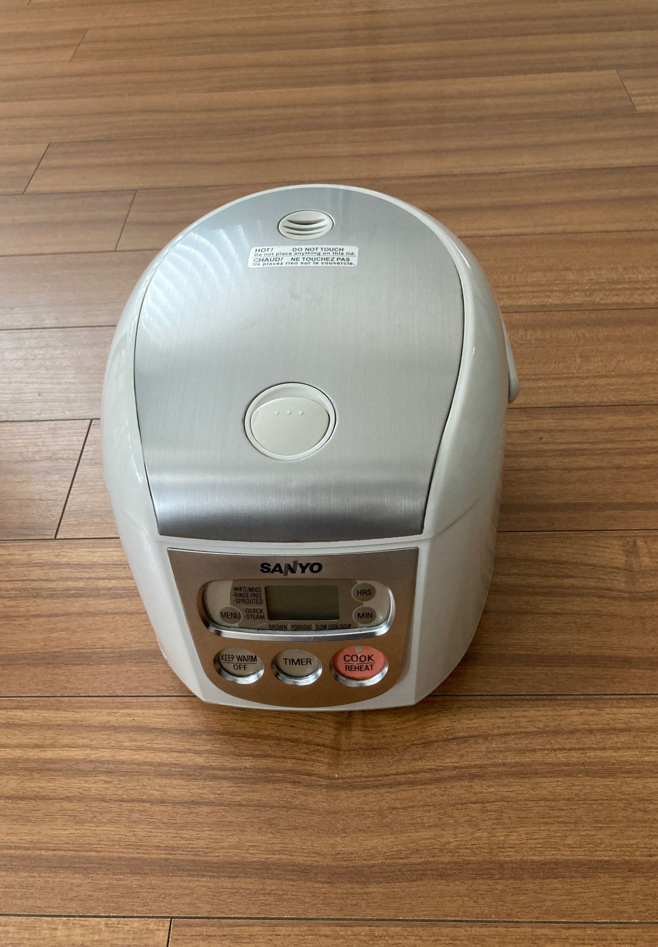 Sanyo Rice Cooker 5.5 Cup ECJD55S for Sale in Lawndale, CA OfferUp