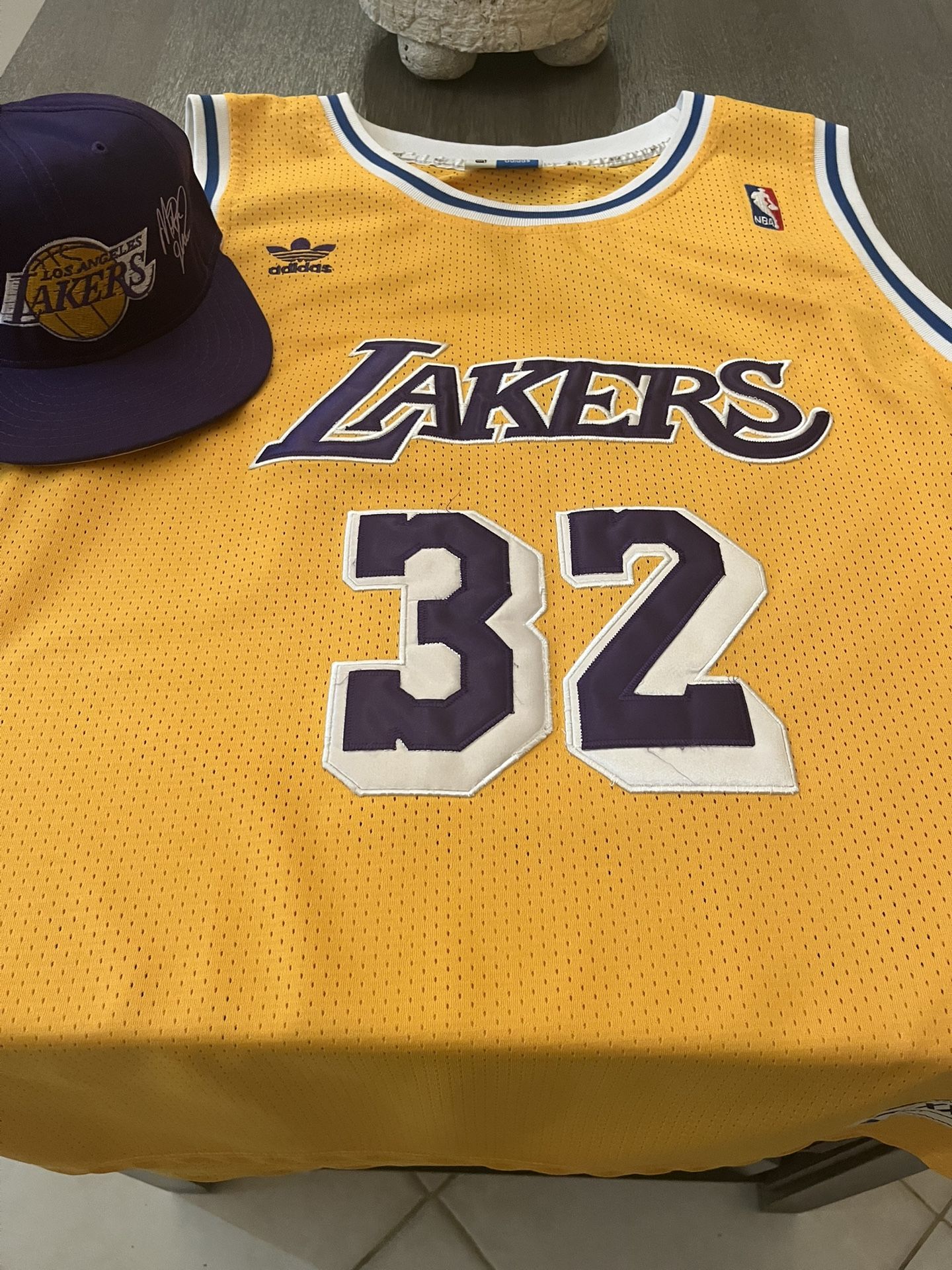 Lakers, Magic Johnson jersey and hat