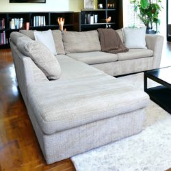 Cream Modern Sectional Couch 🛋️  Free Delivery & Financing Available! 🚚