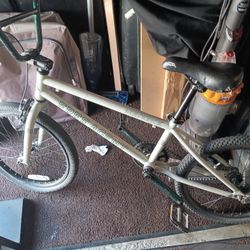 Free Agent 20in BMX 