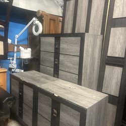 King Bed, Chest And Two Nights Stands( Fayetteville ga 