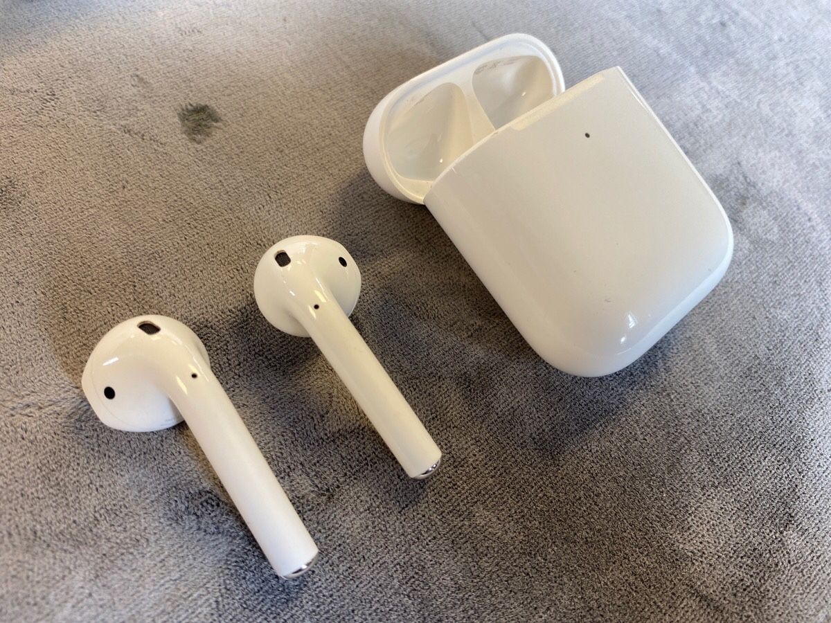 2nd Gen Apple AirPods 