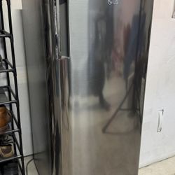 LG 5.79 Cu. Feet Mini Fridge And Freezer 