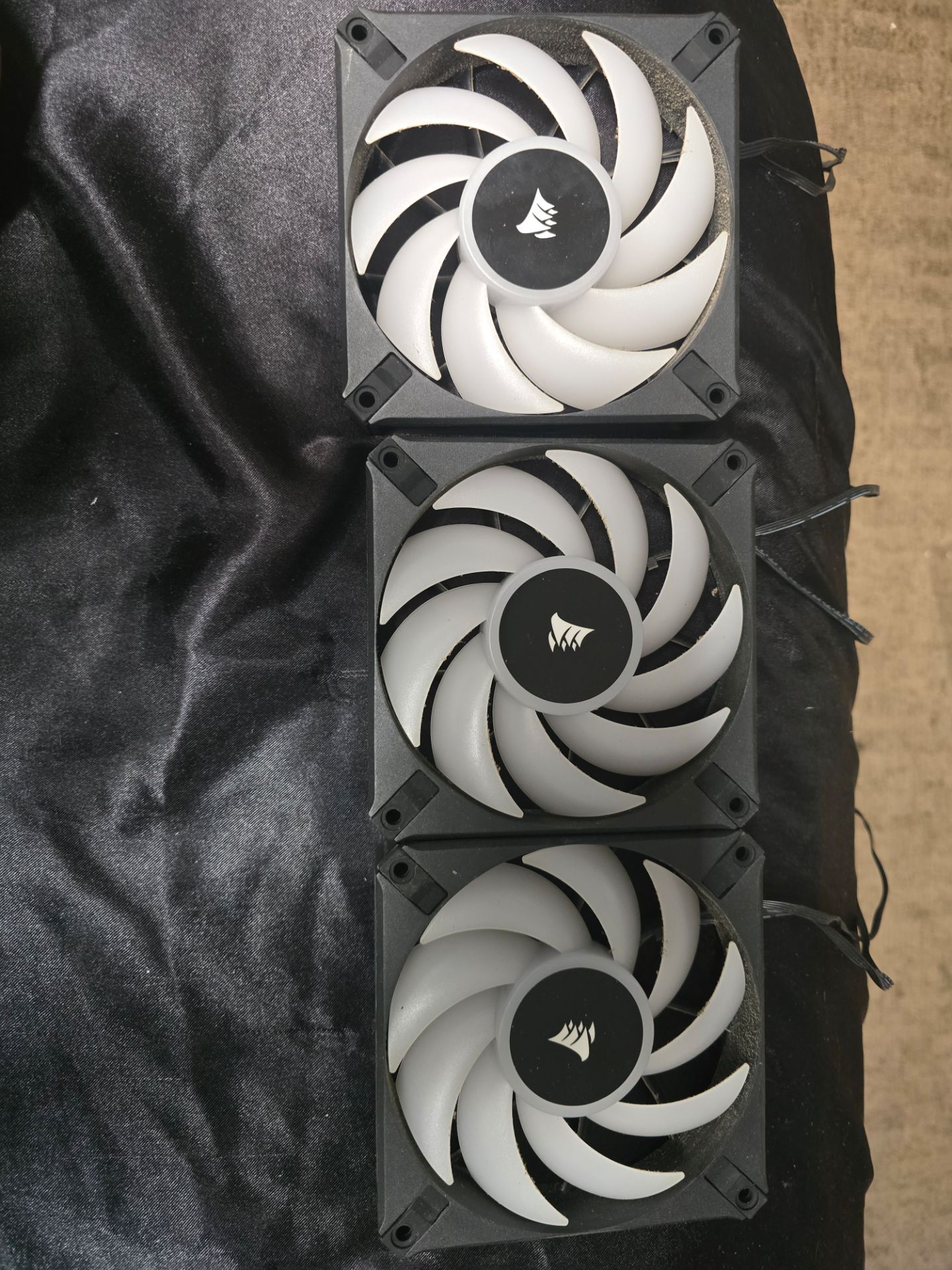 Corsair AF120 Fans with controller/hub