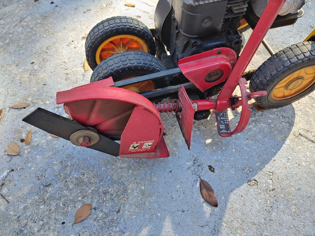 Mclane gasoline powered edger for Sale in Clearwater, FL OfferUp