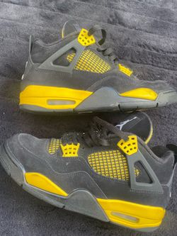 Air Jordan 4 Thunder Black Yellow Sneakers