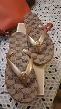 SANDALIAS MK DORADAS ORIGINALES NUEVAS